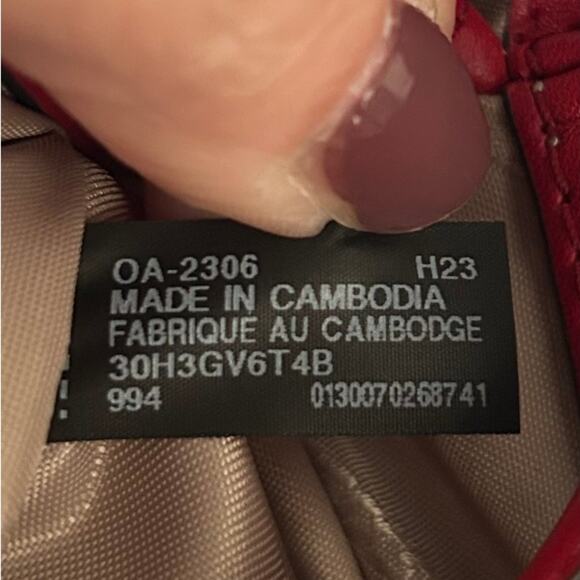 Michael Kors Voyager East West Large Saffiano Leather Tote Crimson Colorblock - Picture 11 of 12